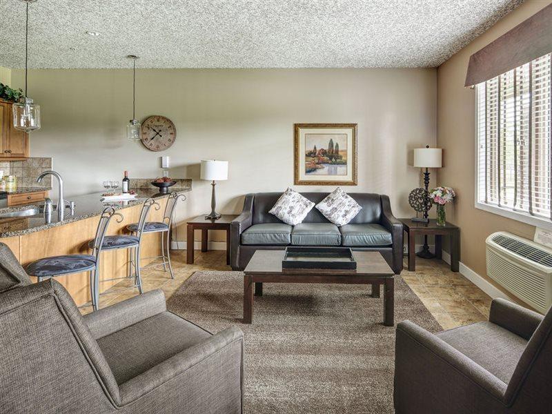 Bighorn Meadows Resort Рейдиум-Хот-Спрингс Экстерьер фото