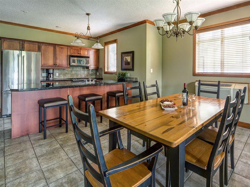 Bighorn Meadows Resort Рейдиум-Хот-Спрингс Экстерьер фото