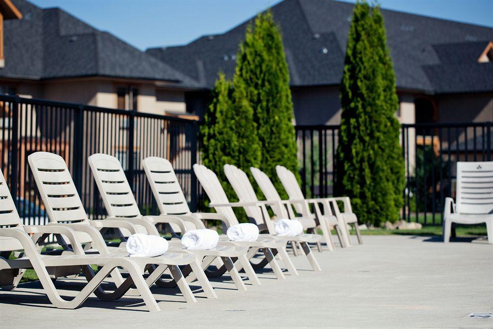 Bighorn Meadows Resort Рейдиум-Хот-Спрингс Экстерьер фото