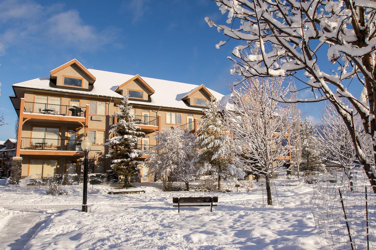 Bighorn Meadows Resort Рейдиум-Хот-Спрингс Экстерьер фото