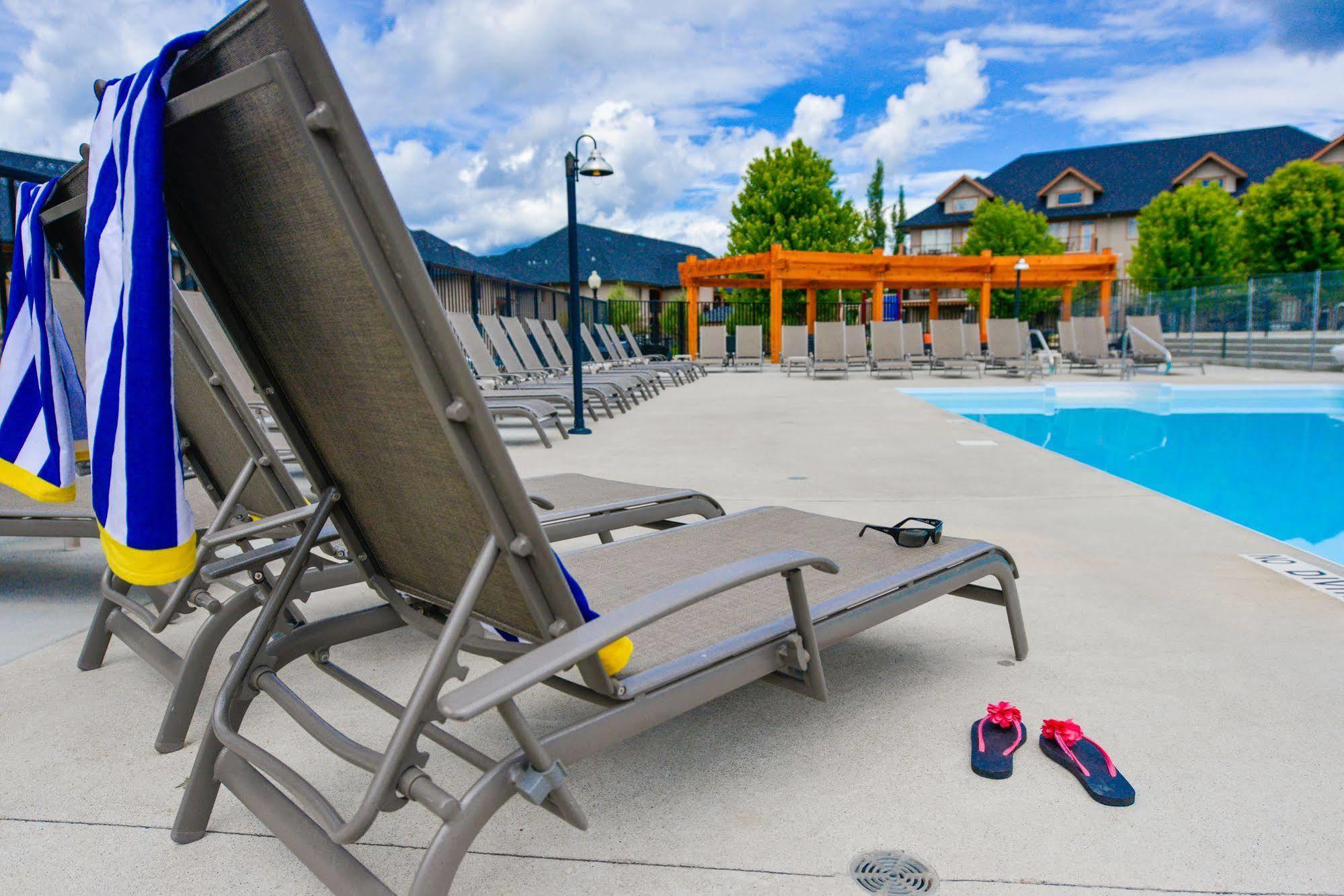 Bighorn Meadows Resort Рейдиум-Хот-Спрингс Экстерьер фото