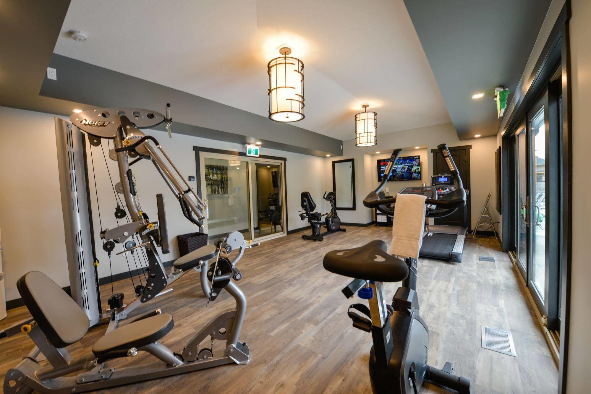 Bighorn Meadows Resort Рейдиум-Хот-Спрингс Экстерьер фото