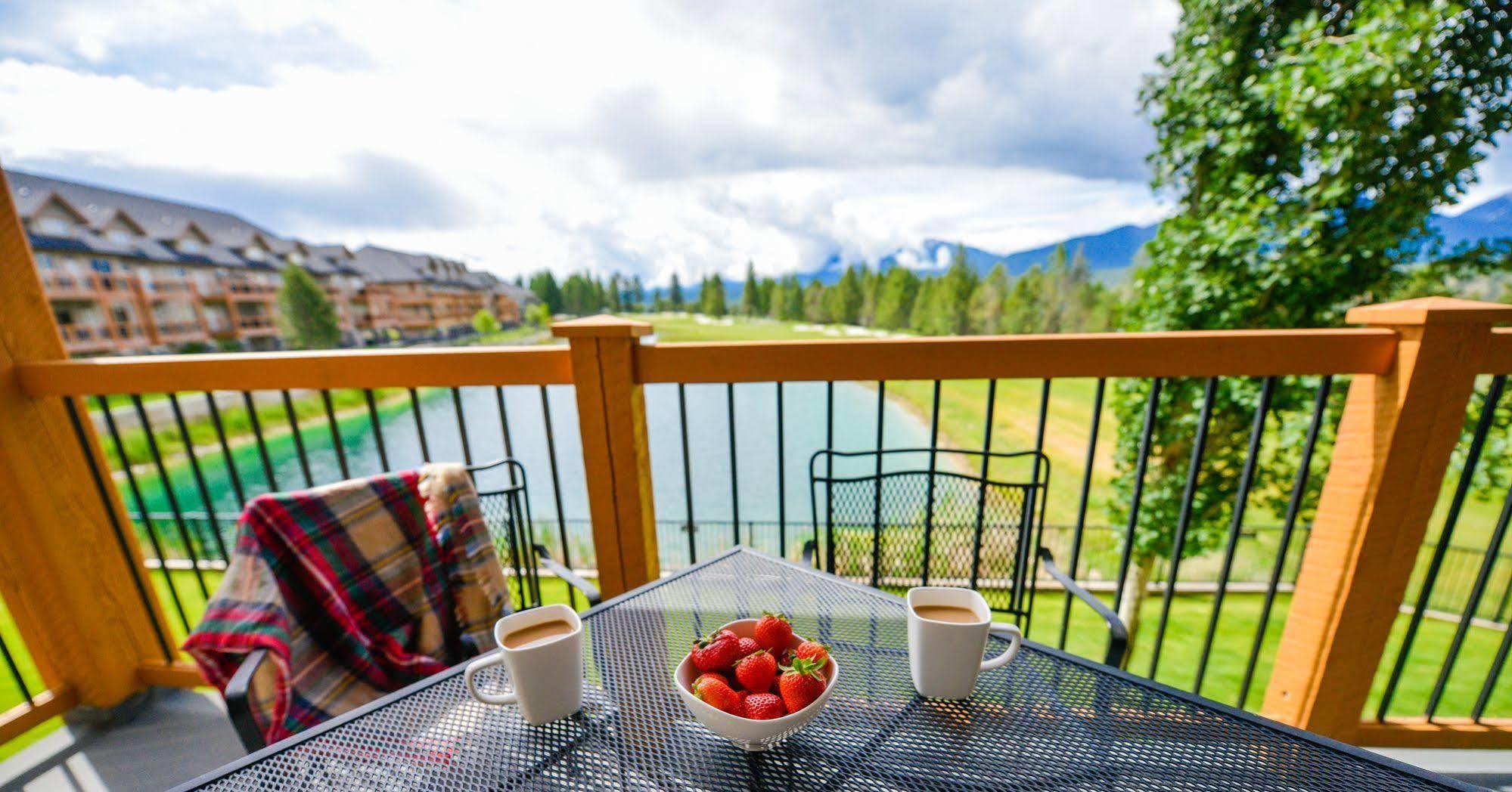 Bighorn Meadows Resort Рейдиум-Хот-Спрингс Экстерьер фото