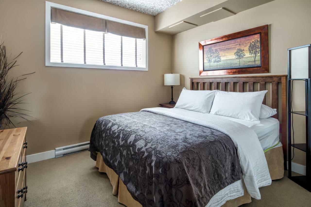 Bighorn Meadows Resort Рейдиум-Хот-Спрингс Экстерьер фото