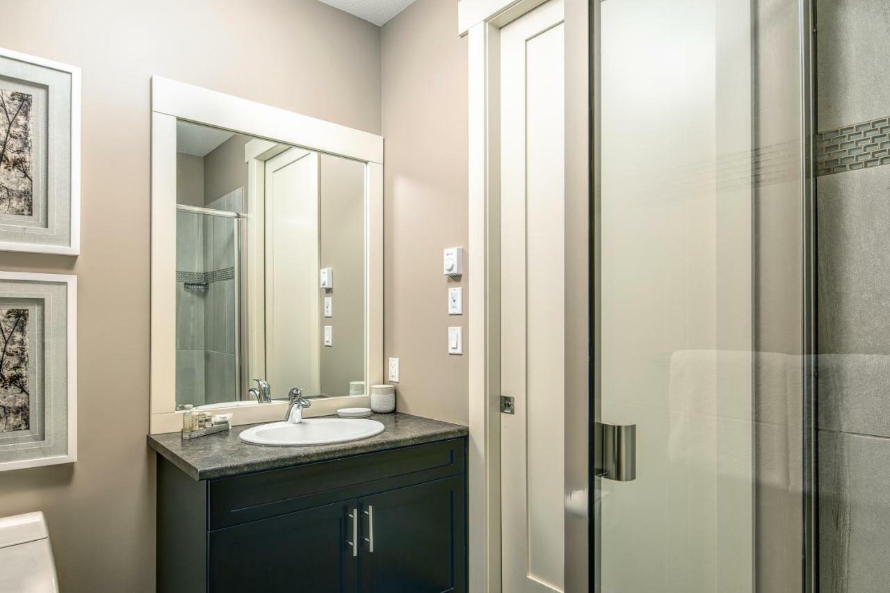 Bighorn Meadows Resort Рейдиум-Хот-Спрингс Экстерьер фото
